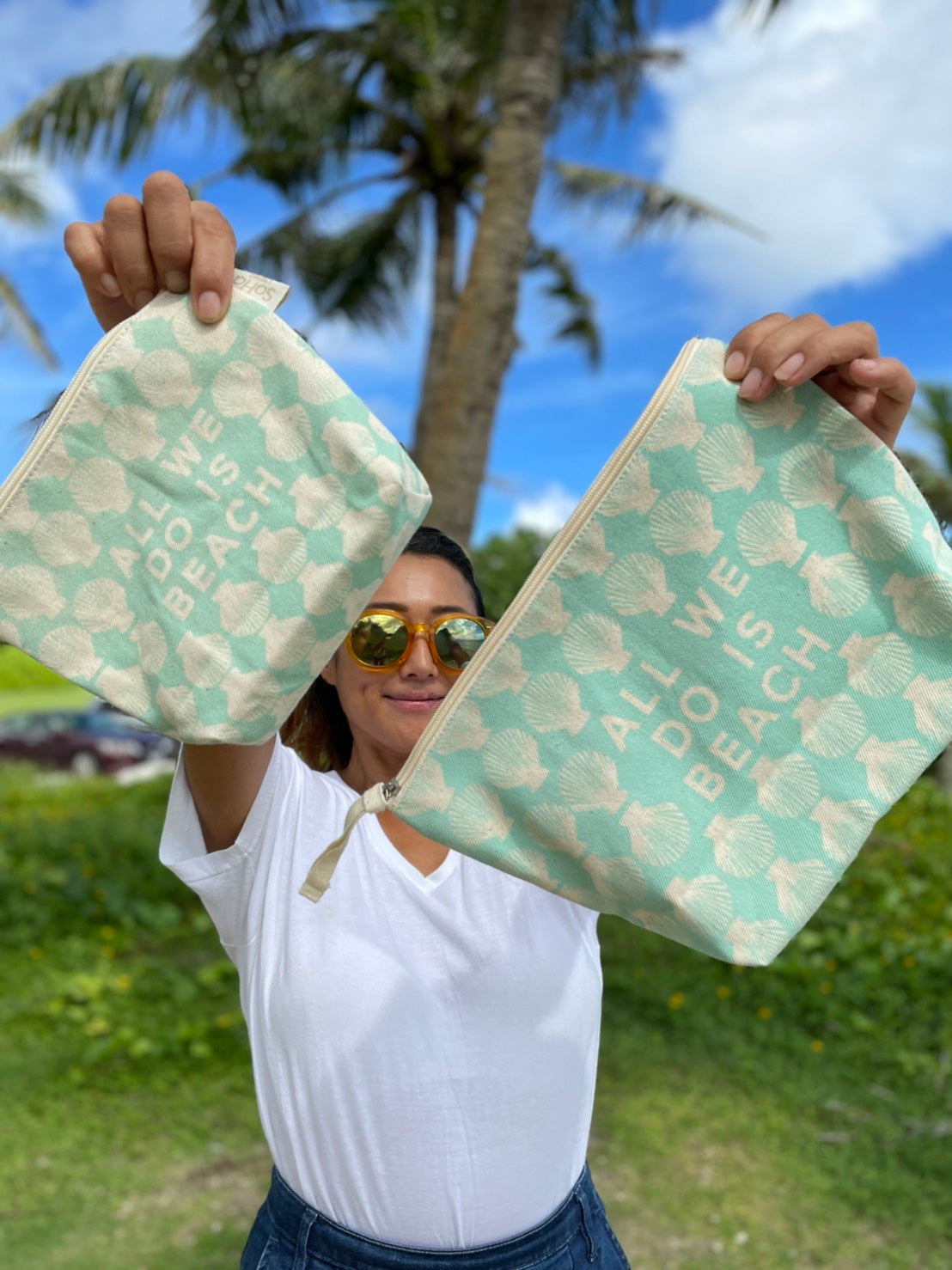 SoHa LIVING ハワイ限定 ALL WE DO IS BEACH 貝柄 ポーチ ライトブルーS